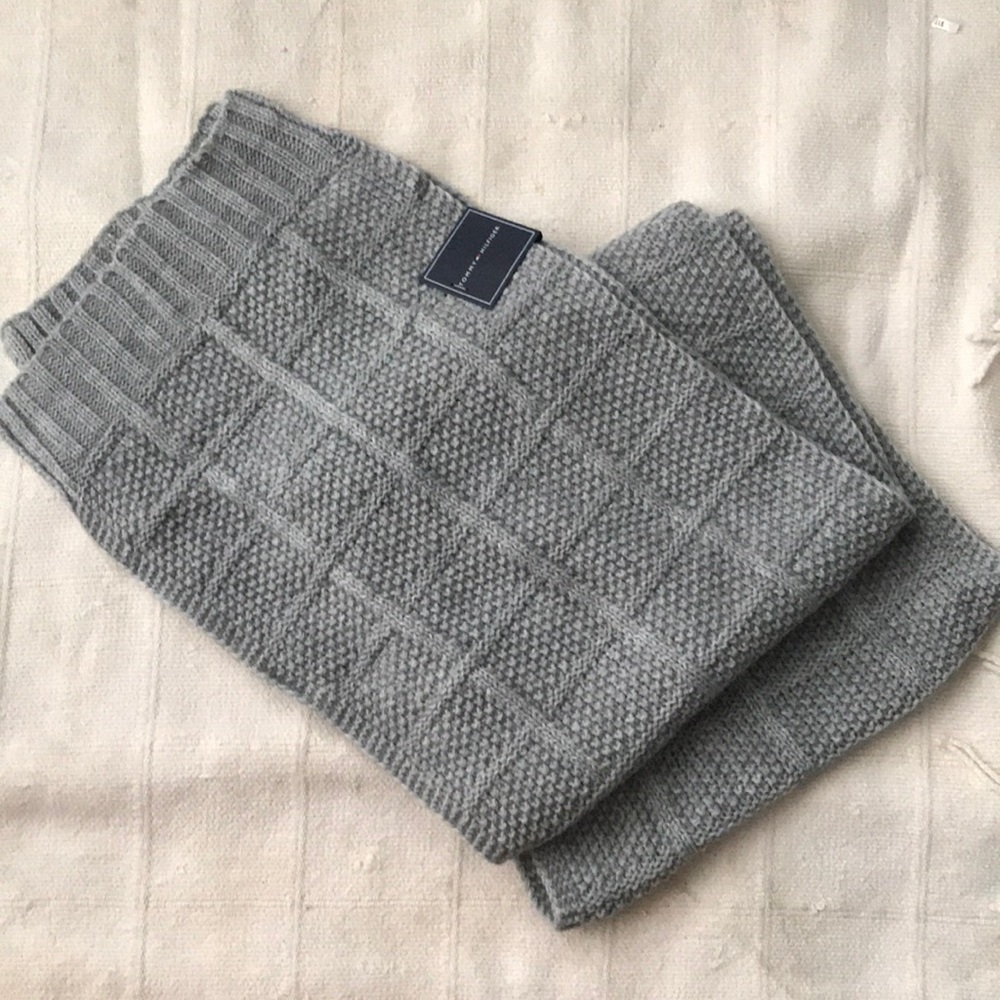 NEW Tommy Hilfiger Scarf, Great present